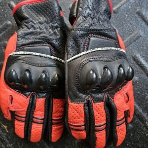 Black and Red Sedici Motorcycle Gloves